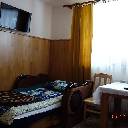 Appartement Dom Mlodziezowy W Polanie à Serednie Male Extérieur photo