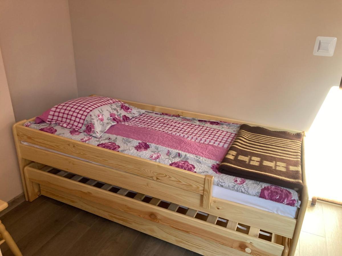 Appartement Dom Mlodziezowy W Polanie à Serednie Male Extérieur photo